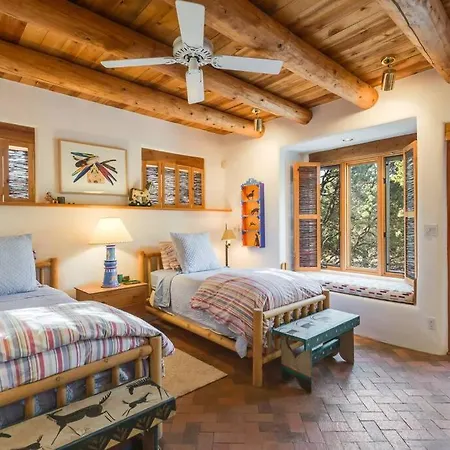 Foothills Retreat- Patios, Rooftop Deck, Quiet, 2br * Santa Fe