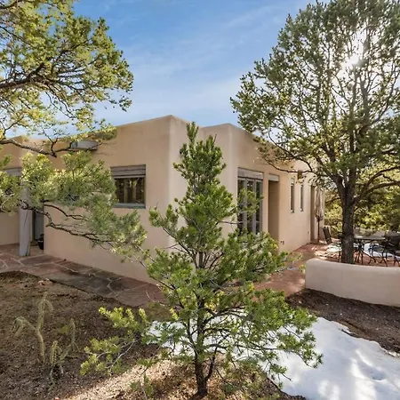 Holiday home Foothills Retreat- Patios, Rooftop Deck, Quiet, 2br *
