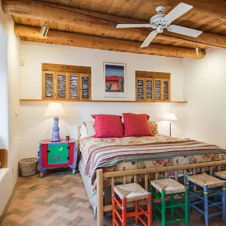 Holiday home Foothills Retreat- Patios, Rooftop Deck, Quiet, 2br