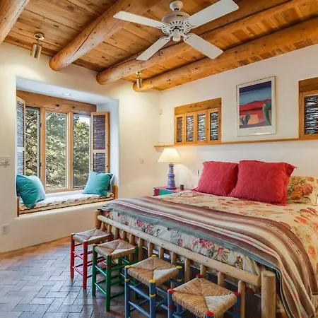 Foothills Retreat- Patios, Rooftop Deck, Quiet, 2br Santa Fe