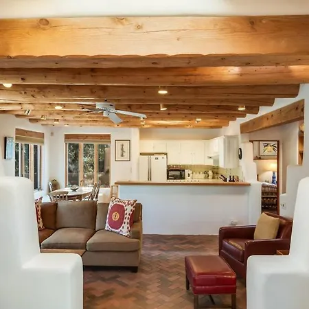 Foothills Retreat- Patios, Rooftop Deck, Quiet, 2br * Santa Fe