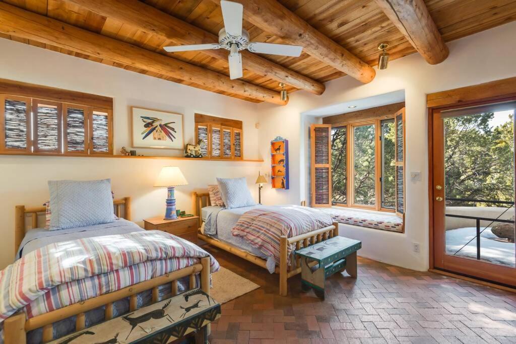 Foothills Retreat- Patios, Rooftop Deck, Quiet, 2br * Santa Fe