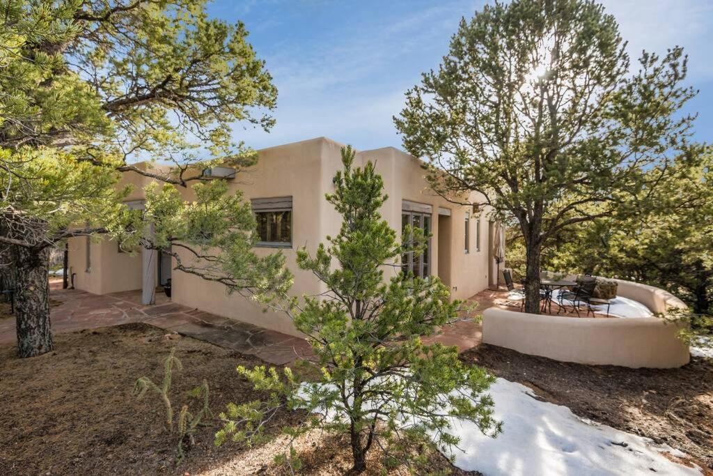 Holiday home Foothills Retreat- Patios, Rooftop Deck, Quiet, 2br *