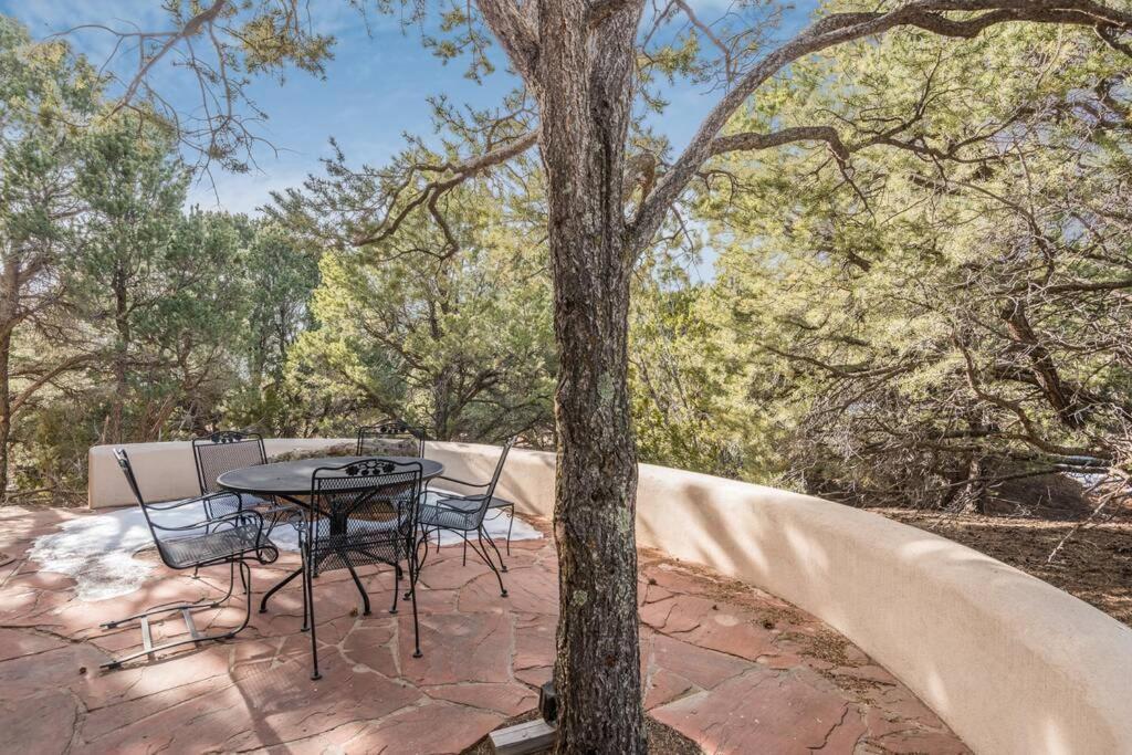 Holiday home Foothills Retreat- Patios, Rooftop Deck, Quiet, 2br