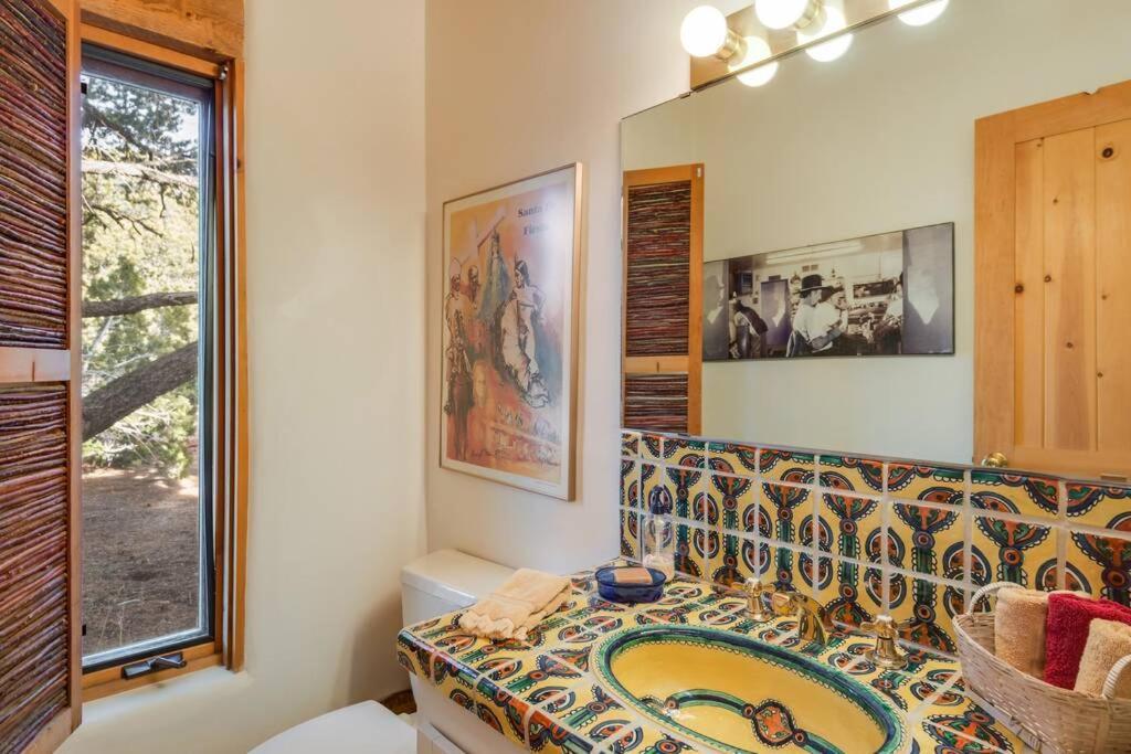 Holiday home Foothills Retreat- Patios, Rooftop Deck, Quiet, 2br *