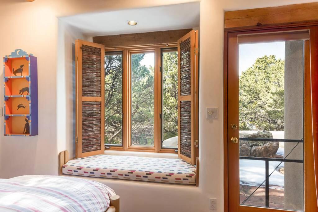 Foothills Retreat- Patios, Rooftop Deck, Quiet, 2br * Santa Fe