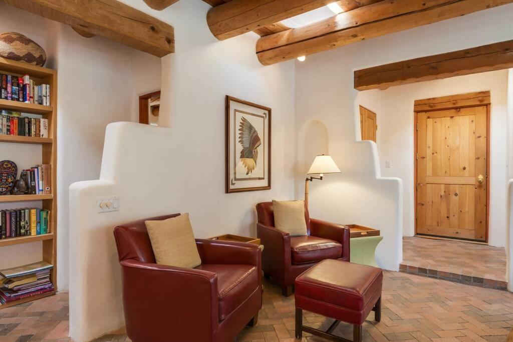 Foothills Retreat- Patios, Rooftop Deck, Quiet, 2br *