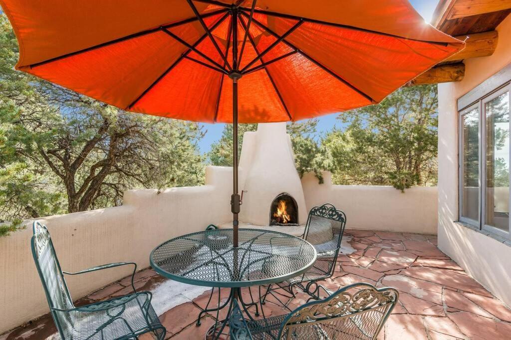 Foothills Retreat- Patios, Rooftop Deck, Quiet, 2br Santa Fe