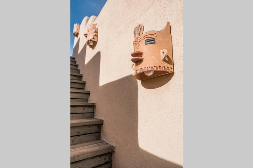 Holiday home Foothills Retreat- Patios, Rooftop Deck, Quiet, 2br *